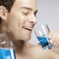 Hơi thở hôi vì… nước súc miệng