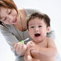 Nên bắt đầu chăm sóc răng miệng cho trẻ từ khi nào