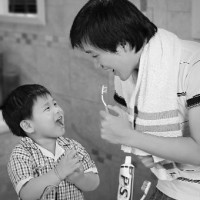 Rèn bé yêu đánh răng sáng và tối